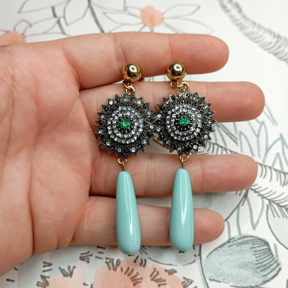 ✨NEW CRYSTAL EARRINGS COLLECTION✨ Earrings - Picture 3 of 15